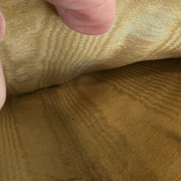 CHANEL BEIGE CAVIER BIFOLD WALLET
🌷AS IS🌷 - Picture 13 of 16